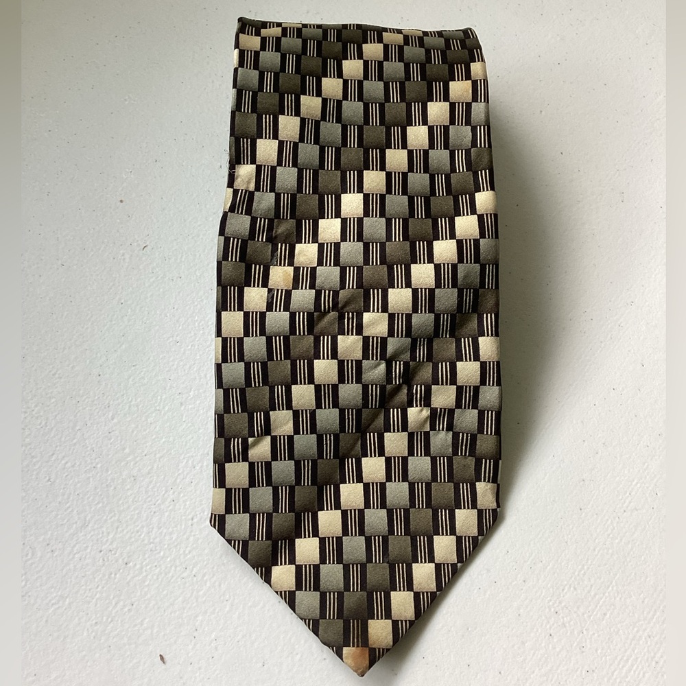 Haggar Elegant Checkered Silk Tie.  100% silk, 58”.